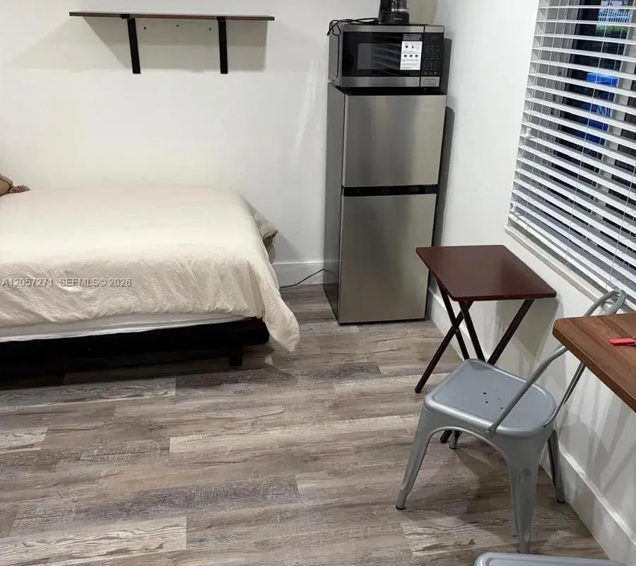 840 NE 159th St # 1, North Miami Beach FL 33162