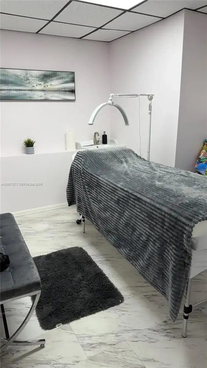 2119 Hollywood Blvd, Hollywood FL 33020 photo 2