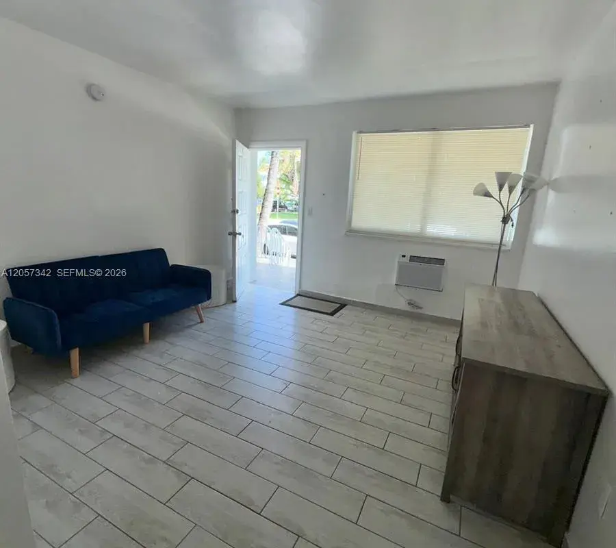 1600 Pennsylvania Ave # 4, Miami Beach FL 33139