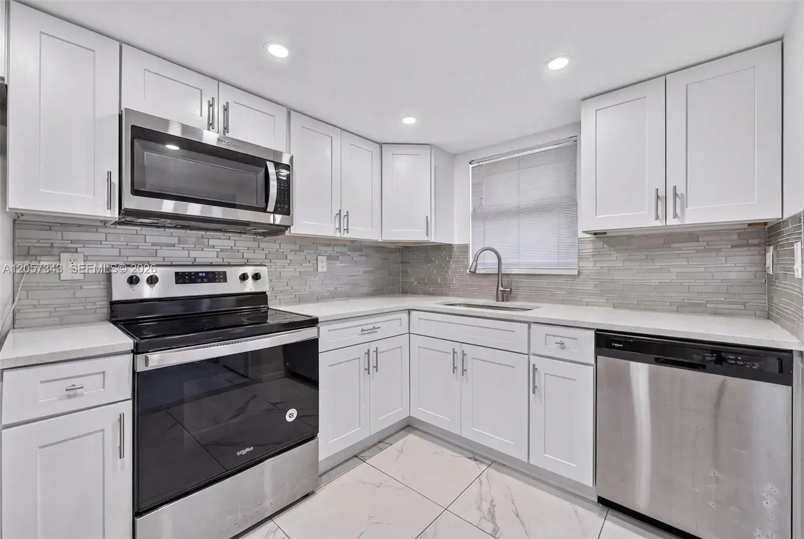 5900 NW 44th St # 414, Lauderhill FL 33319 photo 2