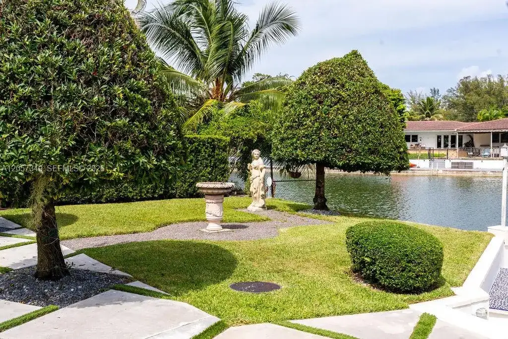 5711 SW 64th Ave, South Miami FL 33143 photo 3