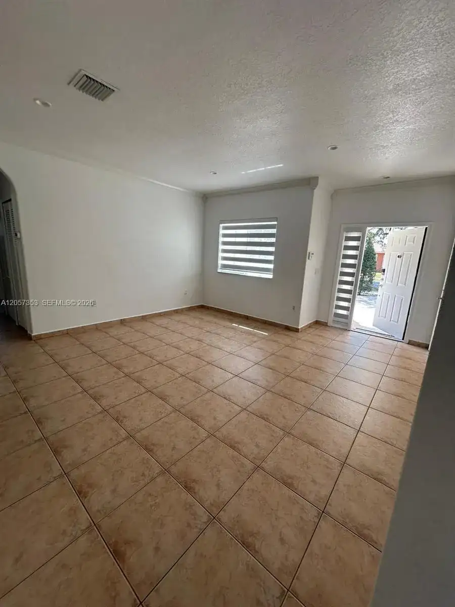 9117 NW 169th St, Miami Lakes FL 33018 photo 3