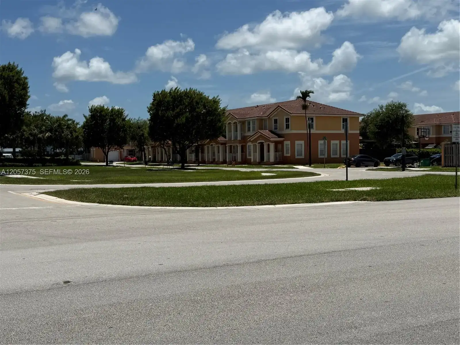 10852 SW 240th St, Homestead FL 33032 photo 2