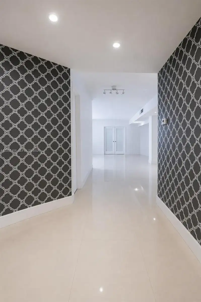 825 Brickell Bay Dr # 1151, Miami FL 33131 photo 2