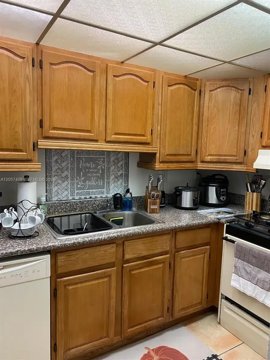 10000 NW 80th Ct # 2357, Hialeah Gardens FL 33016 photo 3