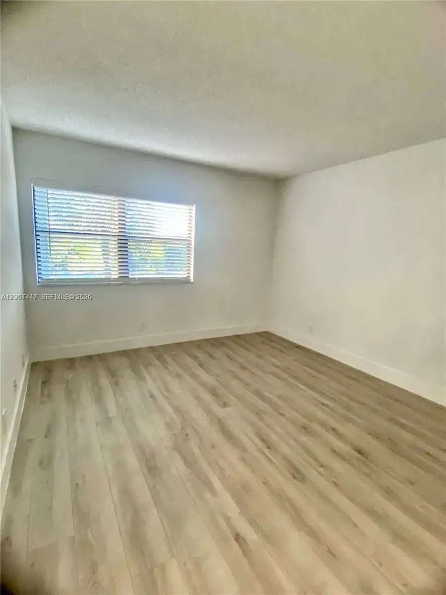 240 Lakeview Dr # 303, Weston FL 33326 photo 4