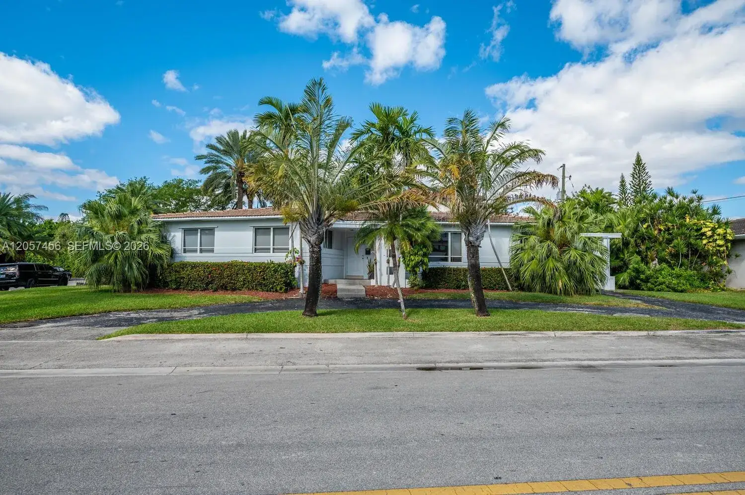 9520 E Broadview Dr, Bay Harbor Islands FL 33154