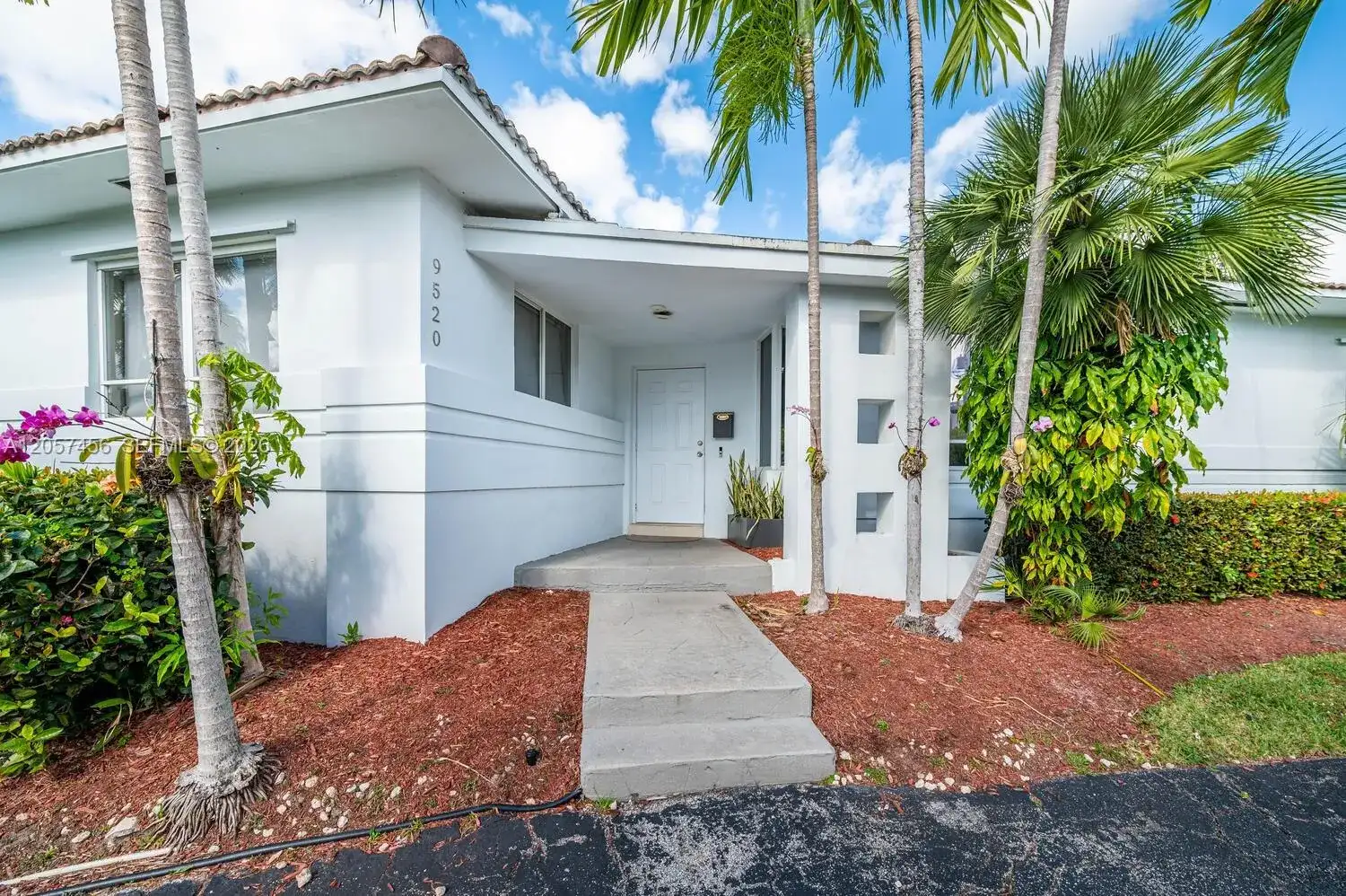 9520 E Broadview Dr, Bay Harbor Islands FL 33154 photo 2