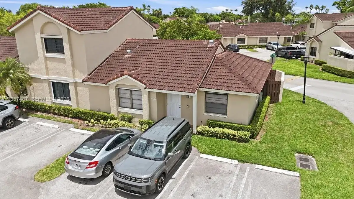 6473 NW 170th Ln, Hialeah FL 33015