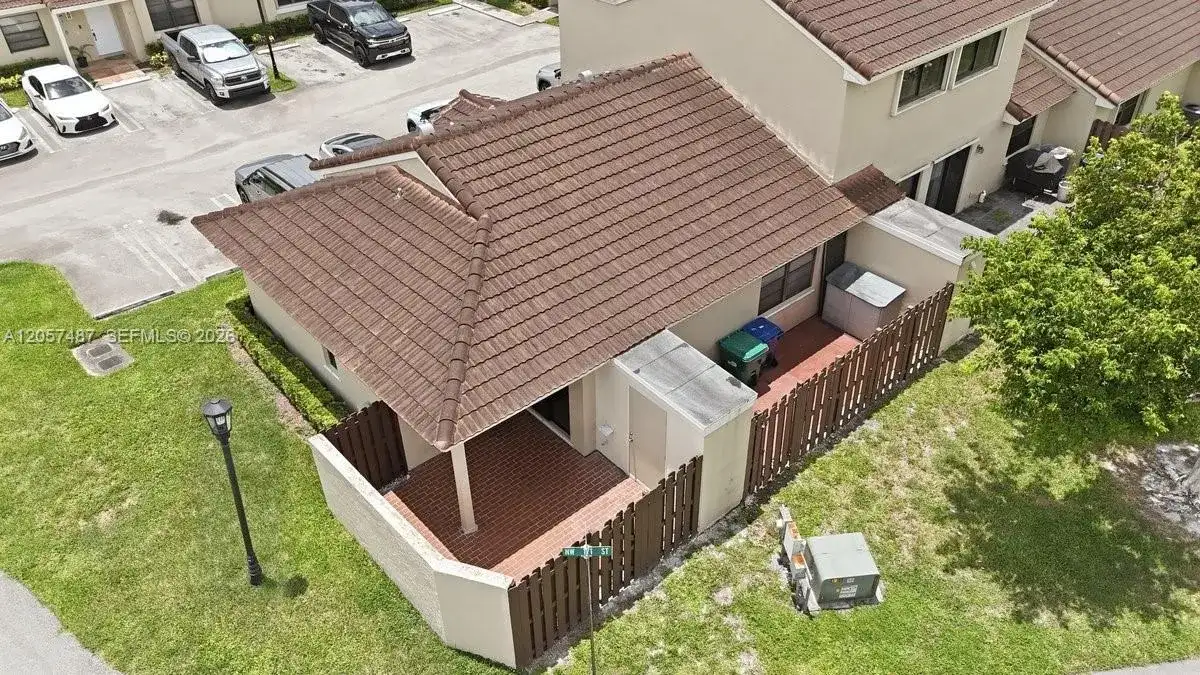 6473 NW 170th Ln, Hialeah FL 33015 photo 2