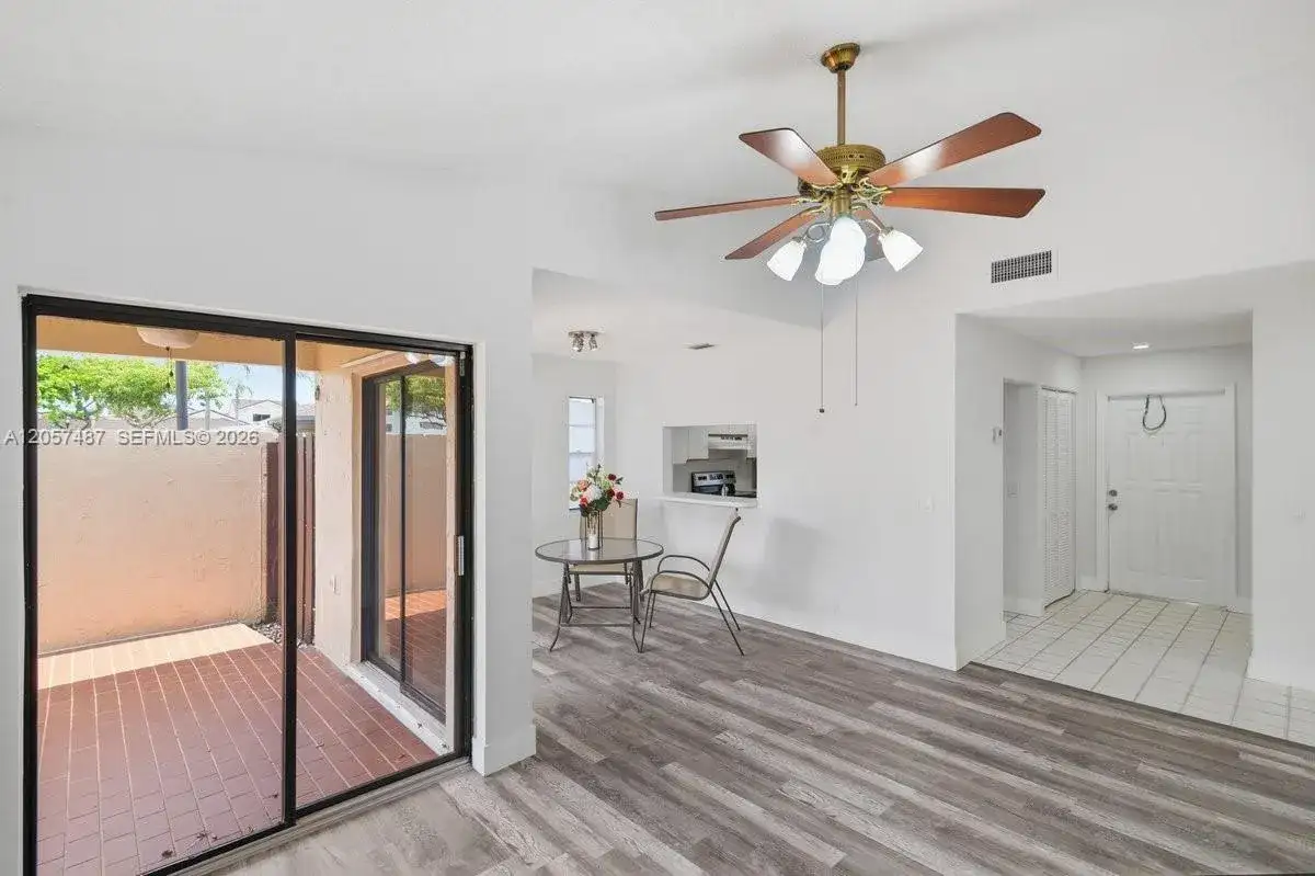 6473 NW 170th Ln, Hialeah FL 33015 photo 3