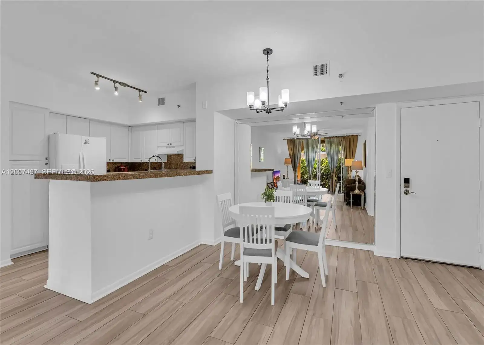19501 E Country Club Dr # 9101, Aventura FL 33180 photo 2