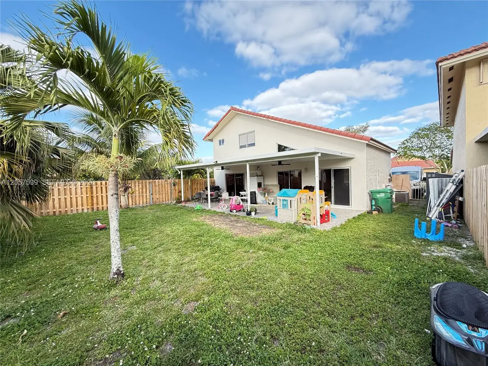 18318 NW 61st Ct, Hialeah FL 33015 photo 4