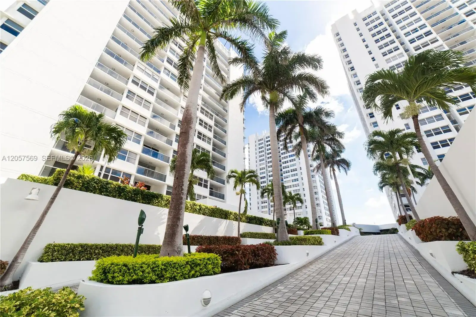 1904 S Ocean Dr # 1803, Hallandale Beach FL 33009