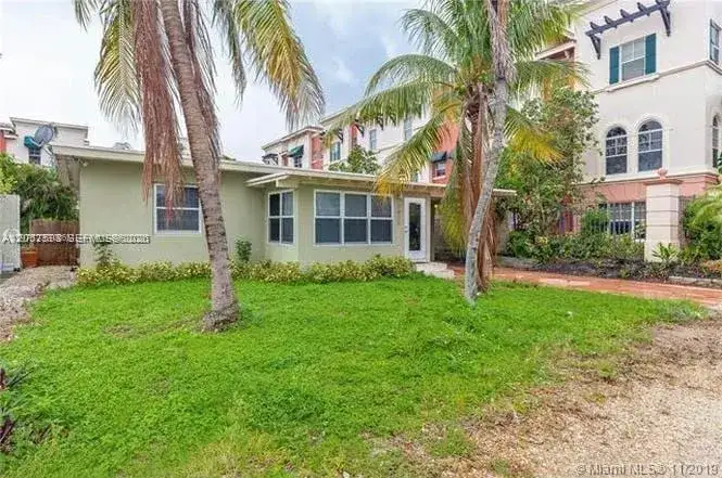 1025 NE 17th Way, Fort Lauderdale FL 33304 photo 2