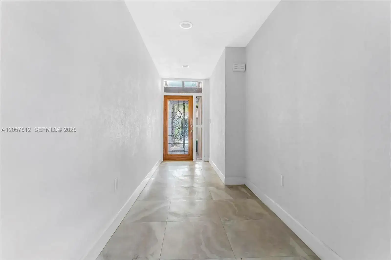 8350 Dundee Ter, Miami Lakes FL 33016 photo 2