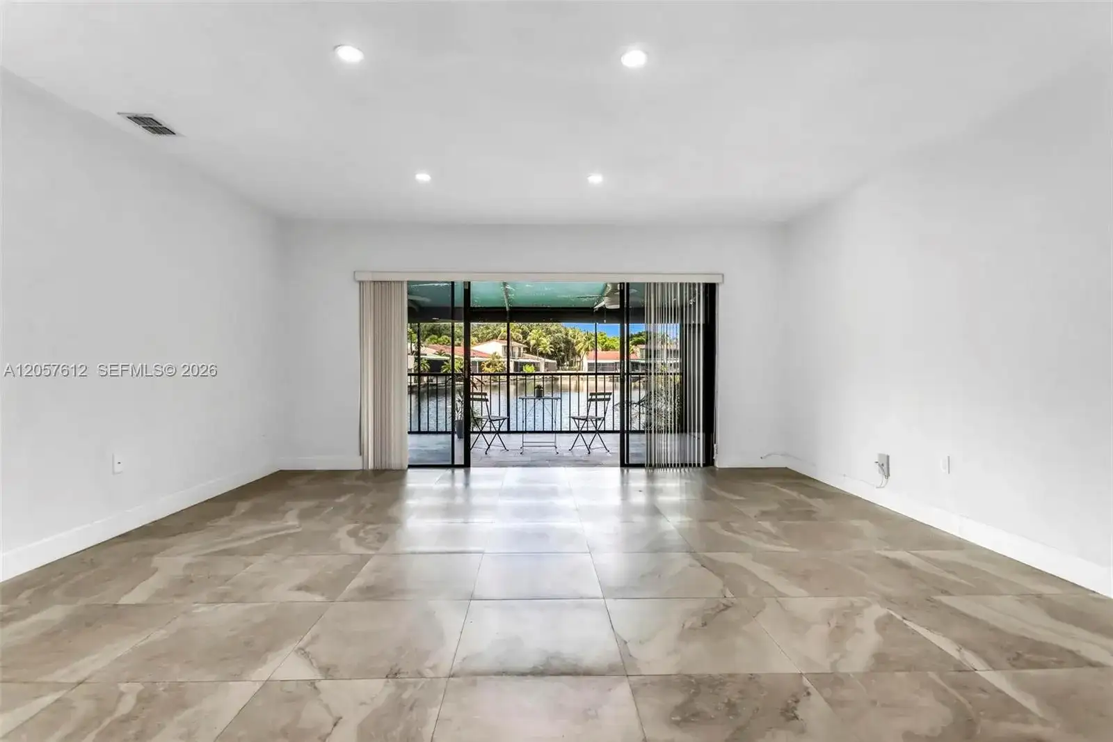 8350 Dundee Ter, Miami Lakes FL 33016 photo 4