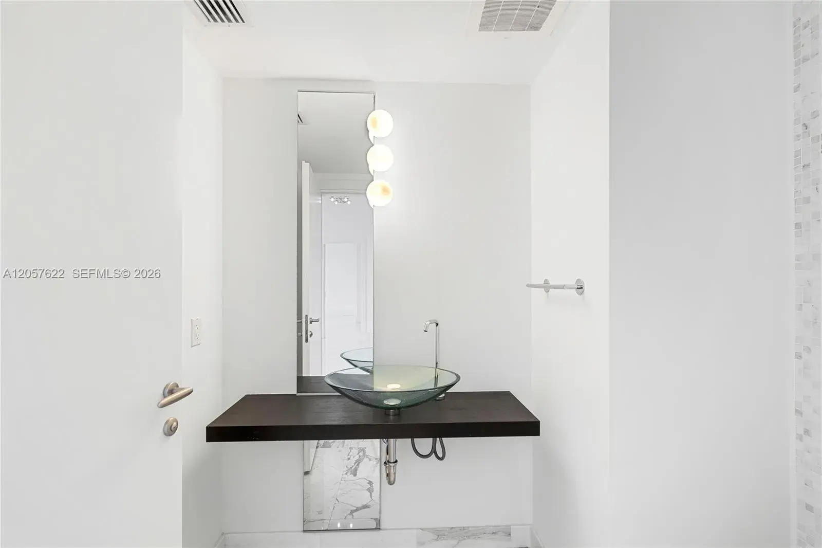 200 Biscayne Boulevard Way # 4004, Miami FL 33131
