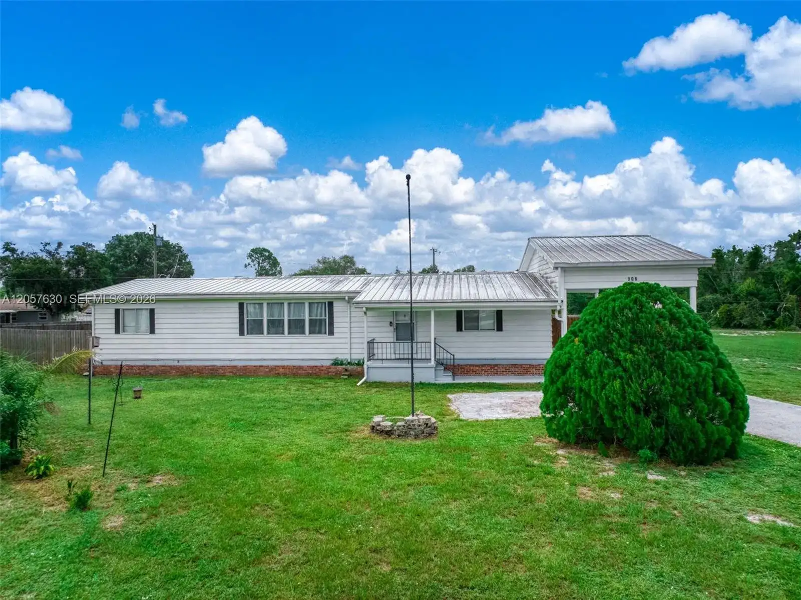 906 Whatley Court, Sebring FL 33870 photo 2
