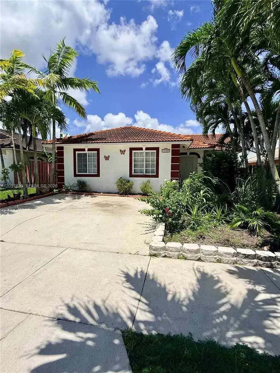 18300 SW 143rd Ct, Miami FL 33177 photo 2