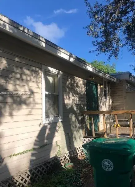 3820 Oak Ave, Miami FL 33133