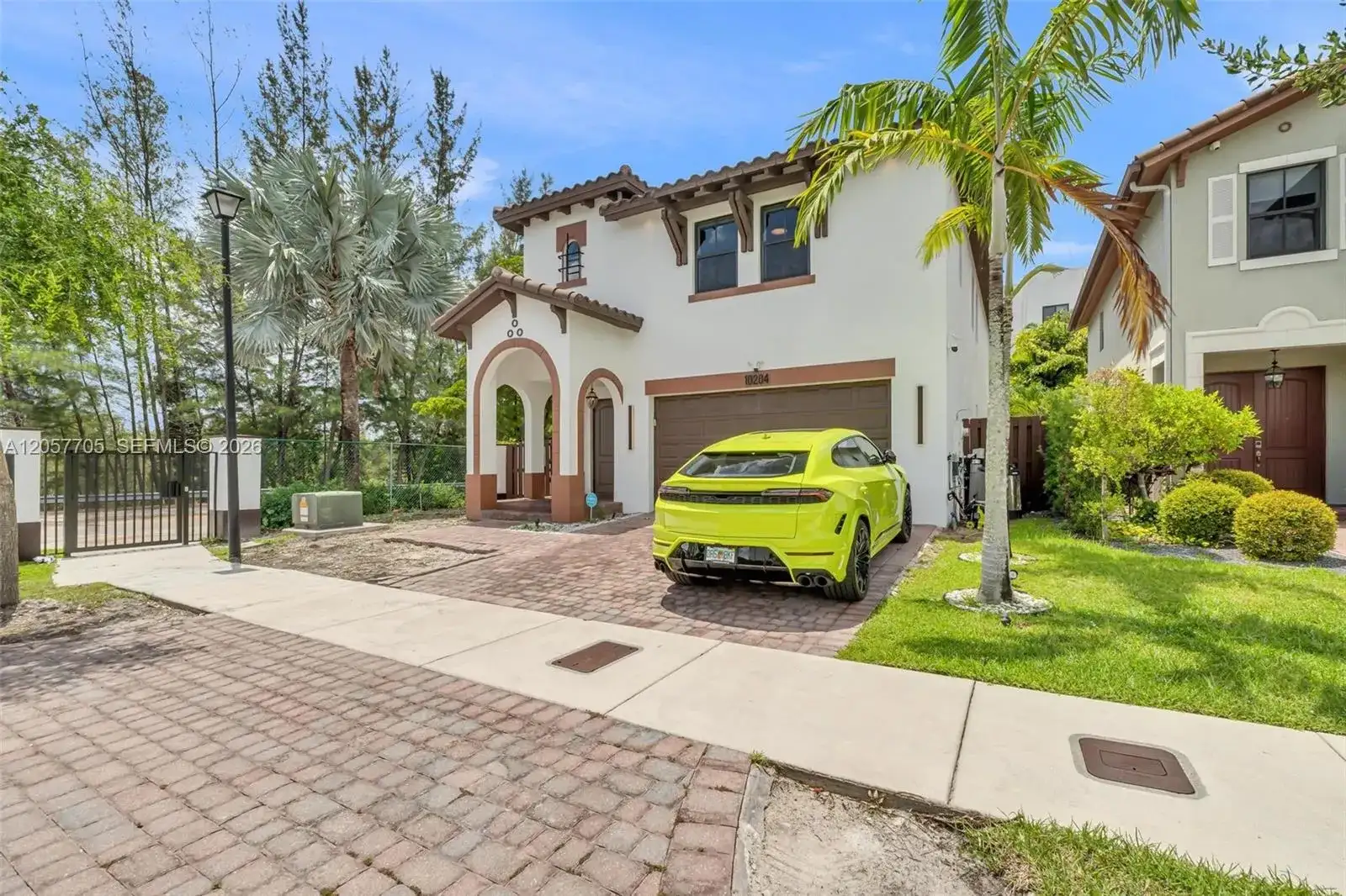 10204 NW 86th St, Doral FL 33178 photo 2