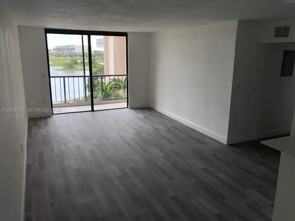 9682 Fontainebleau Blvd # 507, Miami FL 33172
