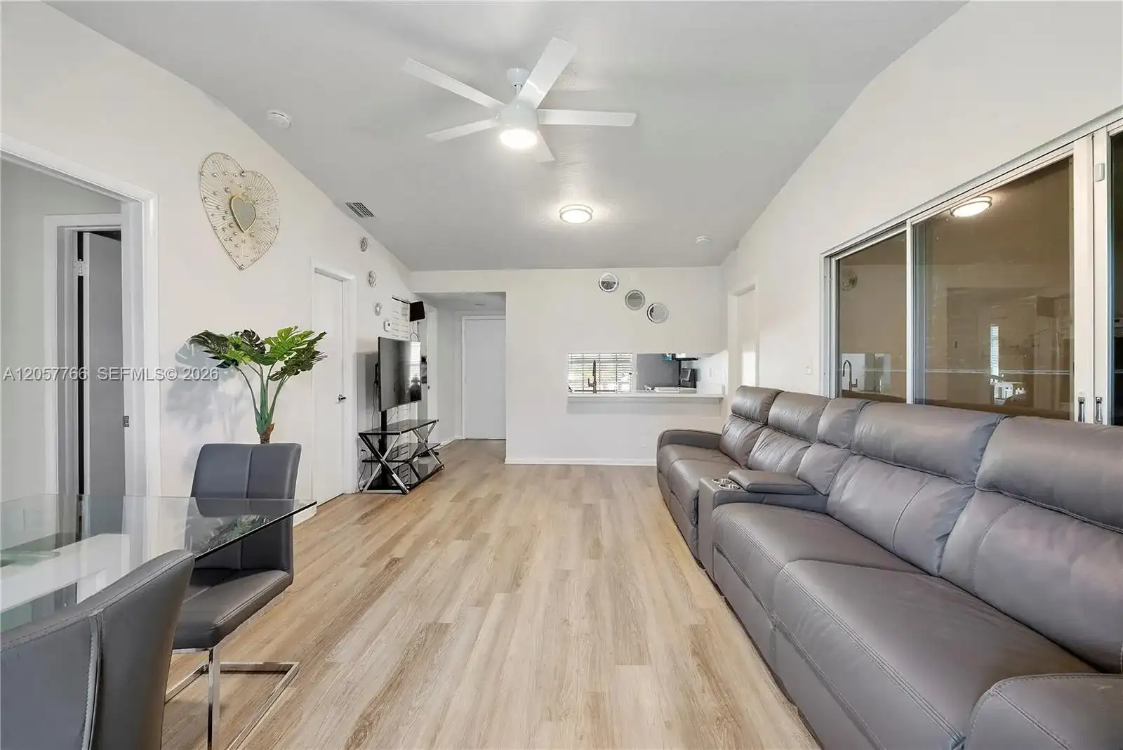 5550 S Lakewood Cir S #B, Margate FL 33063