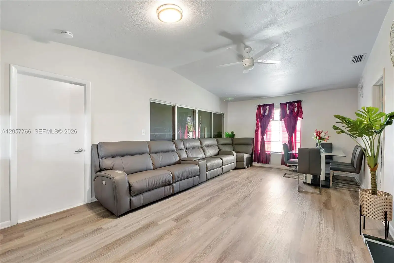 5550 S Lakewood Cir S #B, Margate FL 33063 photo 2