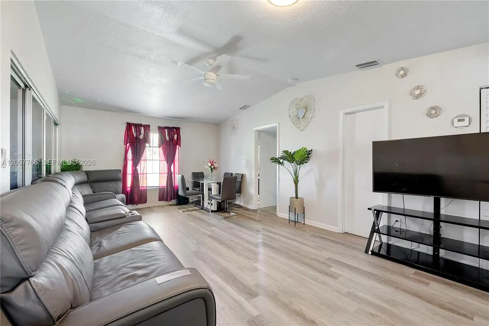 5550 S Lakewood Cir S #B, Margate FL 33063 photo 3