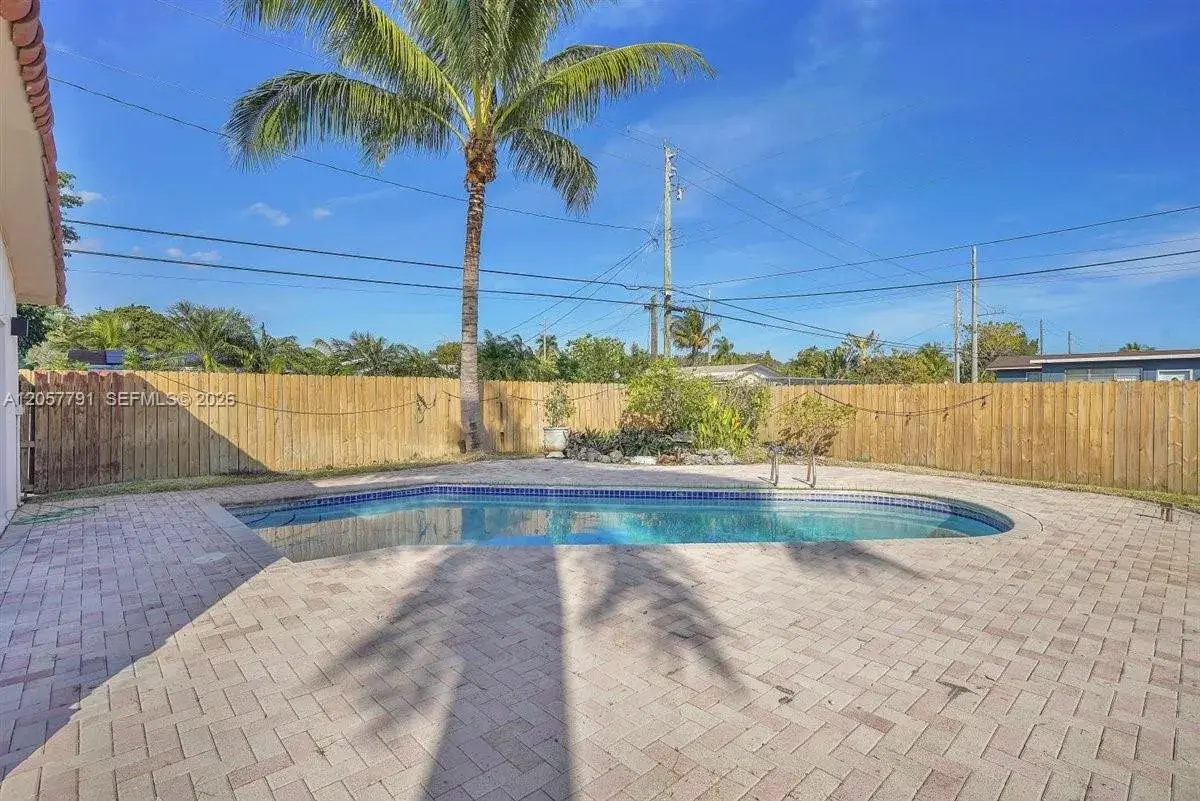 2005 N 36th Ave, Hollywood FL 33021