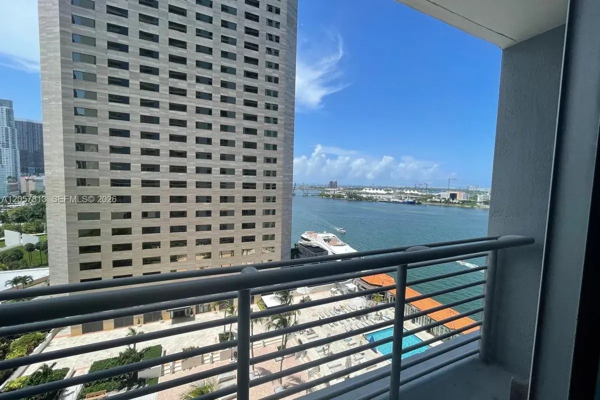 335 S Biscayne Blvd # 1606, Miami FL 33131