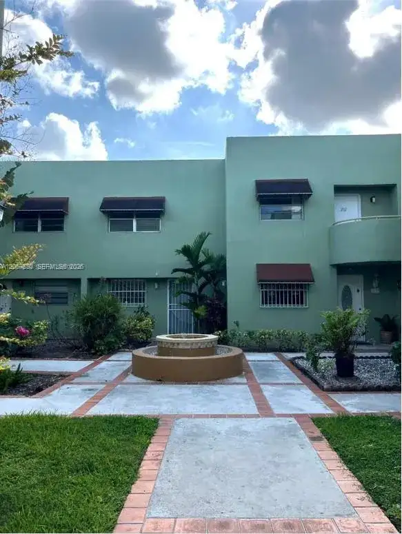 11103 NW 7th St # 2, Miami FL 33172 photo 4