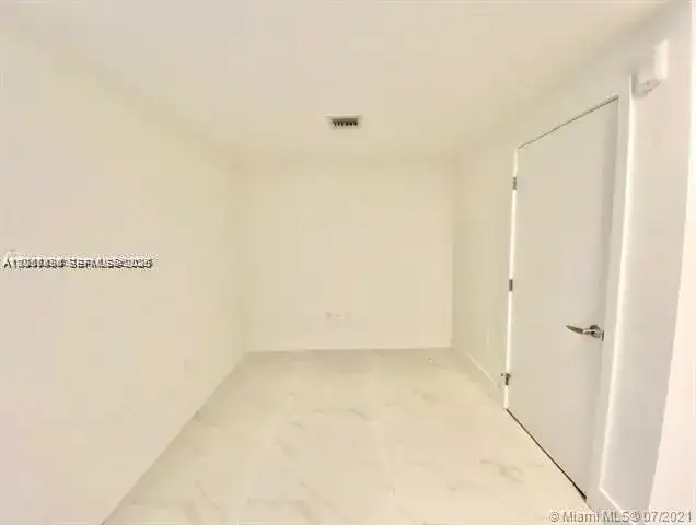 16385 Biscayne Blvd # 702, North Miami Beach FL 33160 photo 3