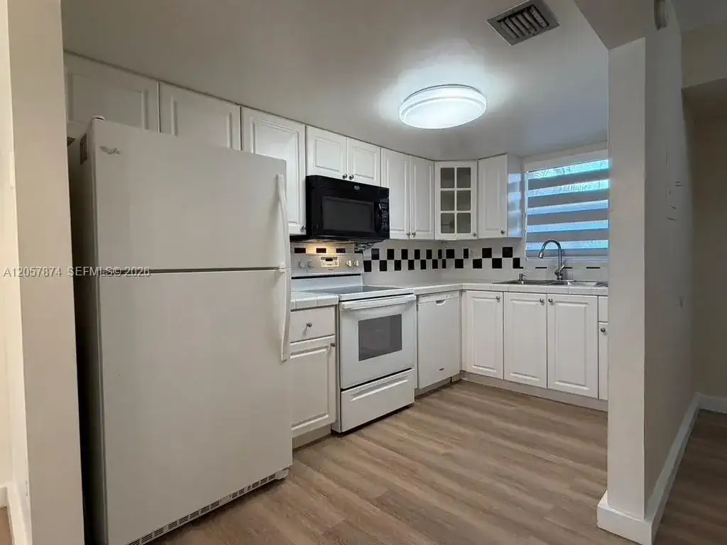 30 NW 87th Ave # C201, Miami FL 33172 photo 2