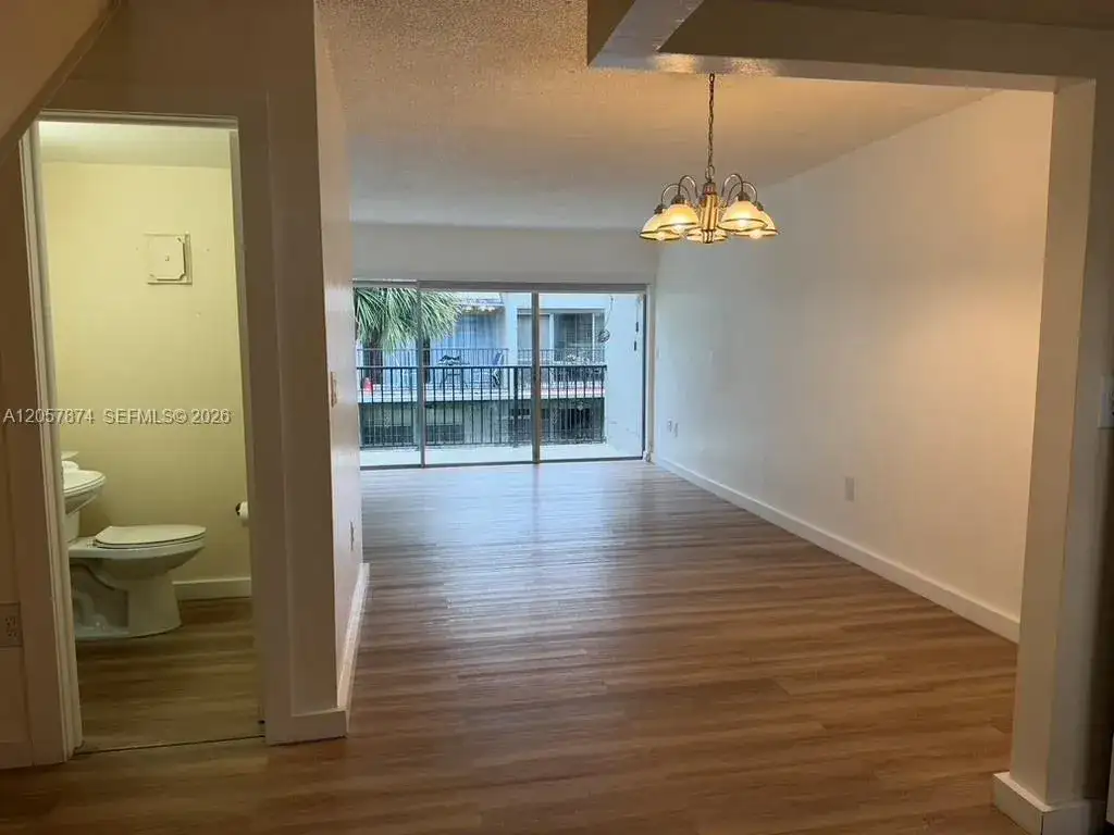 30 NW 87th Ave # C201, Miami FL 33172 photo 4