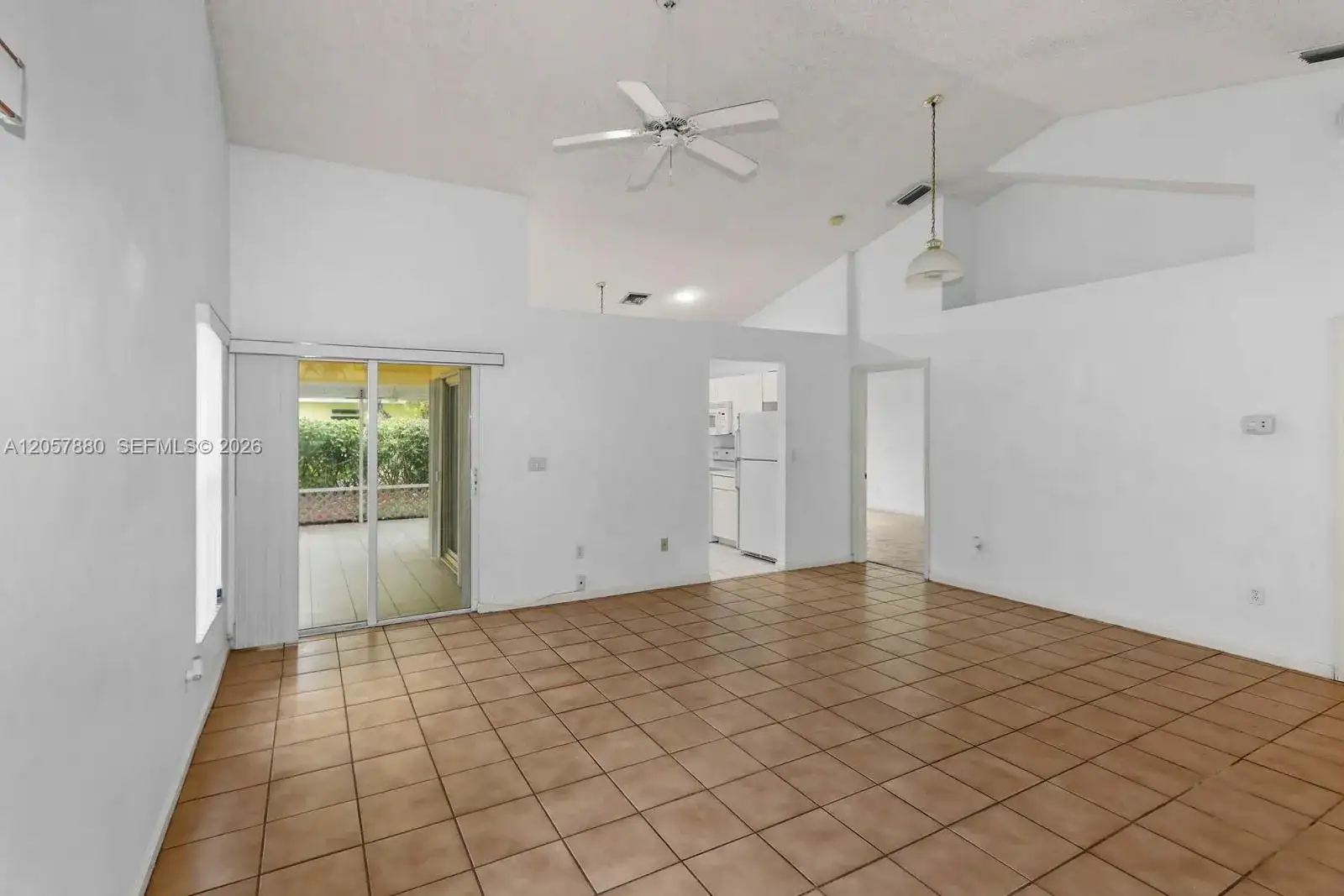 467 SE 20th Dr, Homestead FL 33033 photo 4