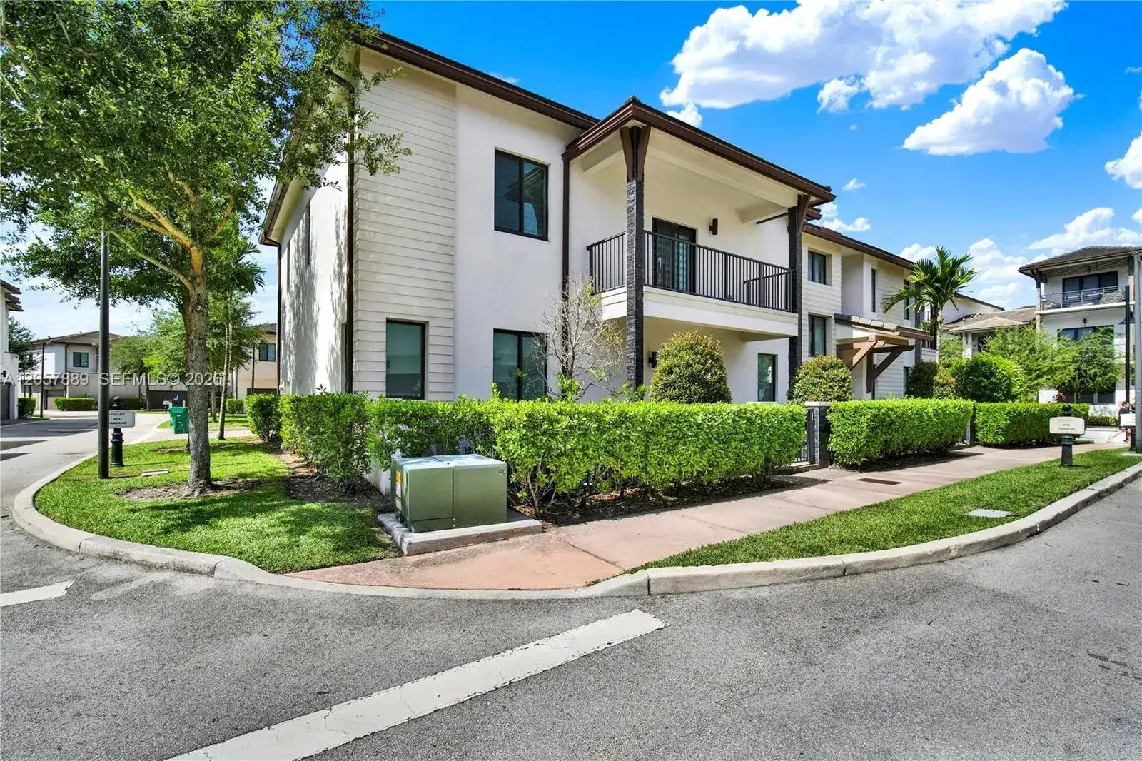 4971 NW 84th Ave, Doral FL 33166 photo 2