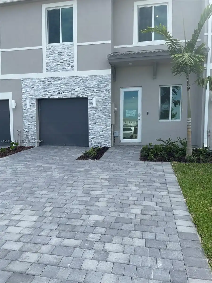 1351 SE 7th Ter, Homestead FL 33034
