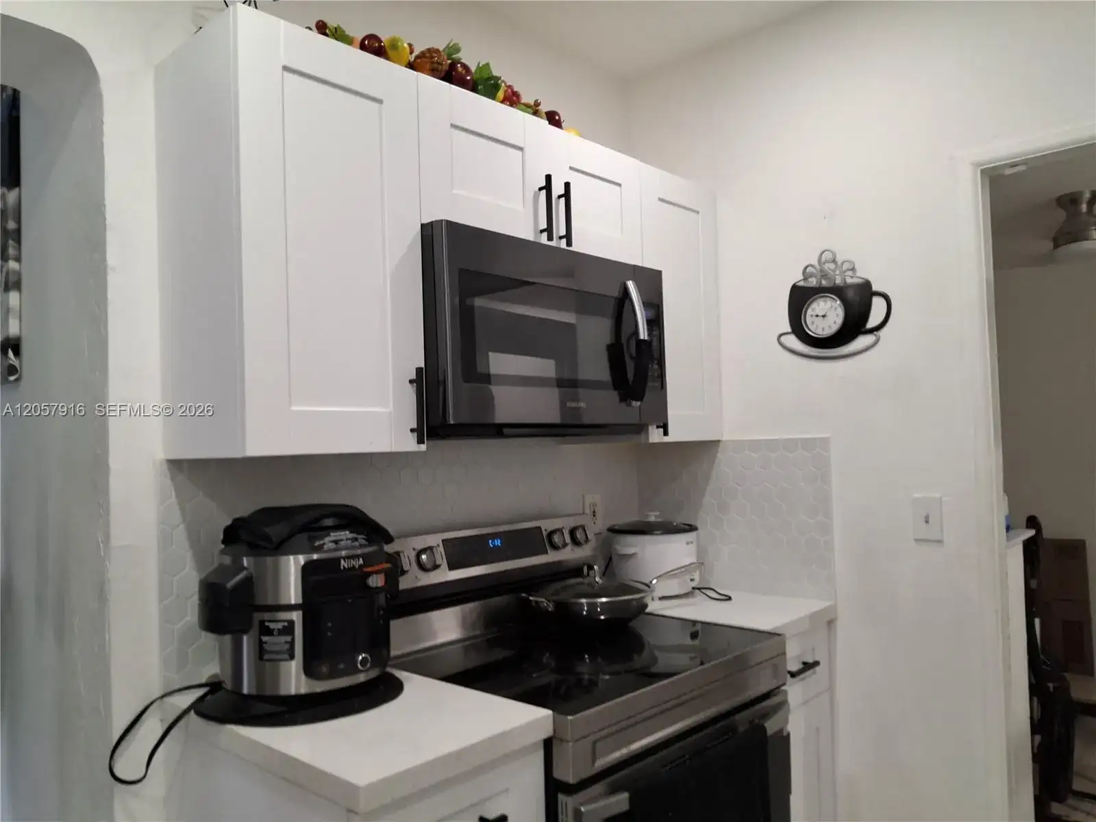 18045 NW 2nd Pl, Miami Gardens FL 33169 photo 4