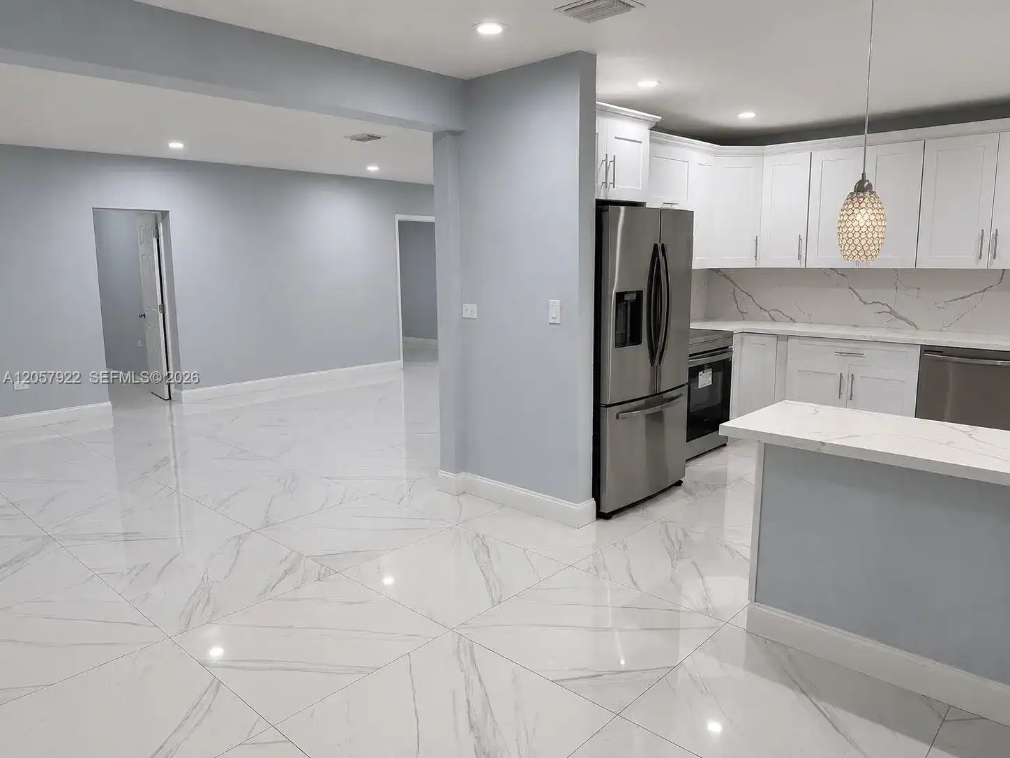552 NE 161st St, Miami FL 33162