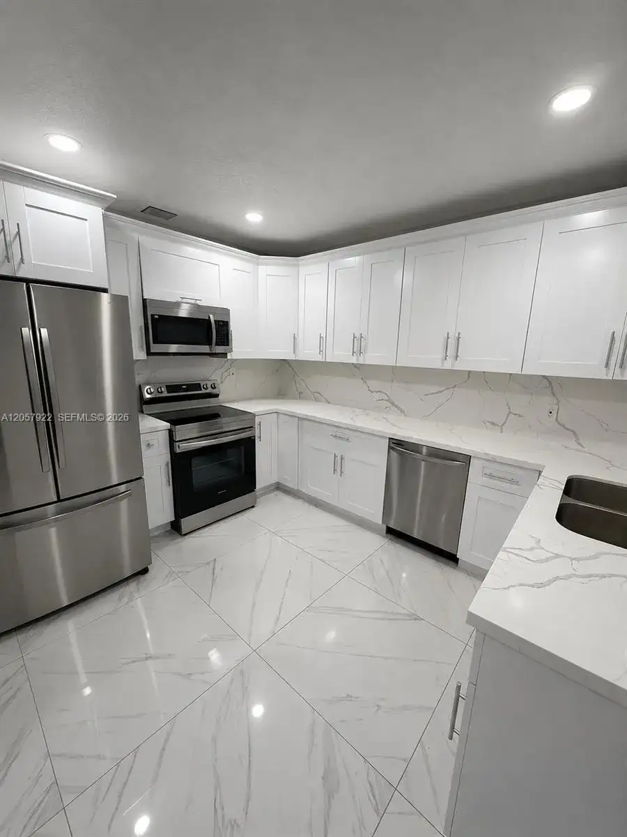 552 NE 161st St, Miami FL 33162 photo 3