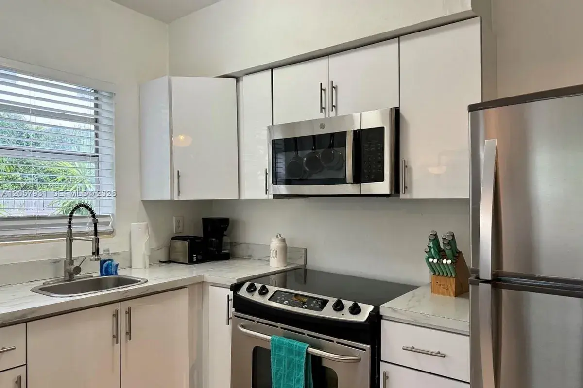 1130 NE 81st St # 4, Miami FL 33138