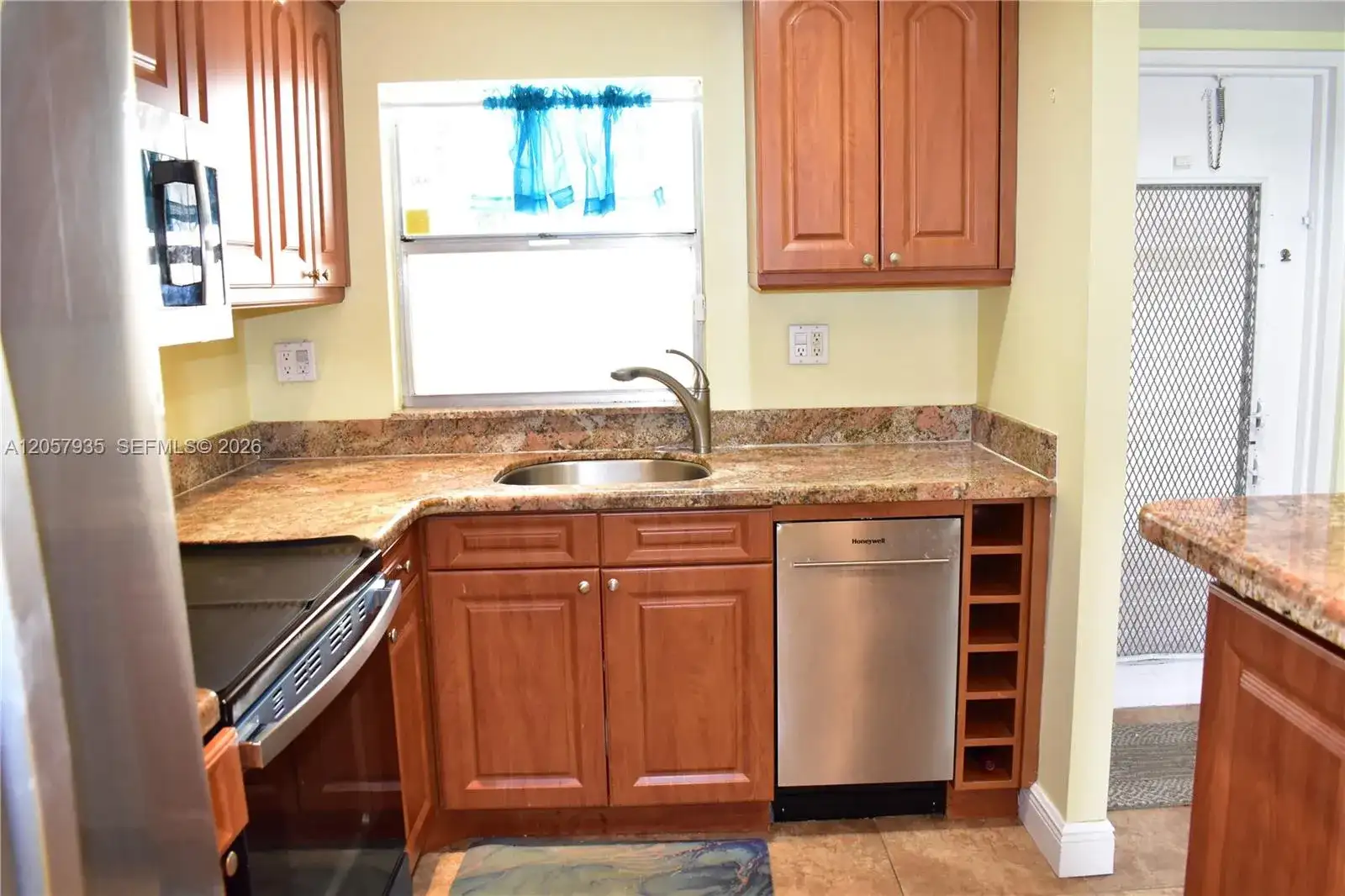 8901 Sunrise Lakes Blvd # 211, Sunrise FL 33322 photo 3