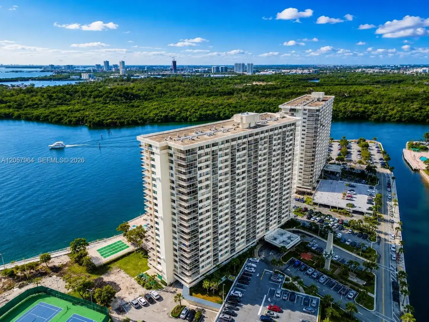 300 Bayview Dr # 807, Sunny Isles Beach FL 33160
