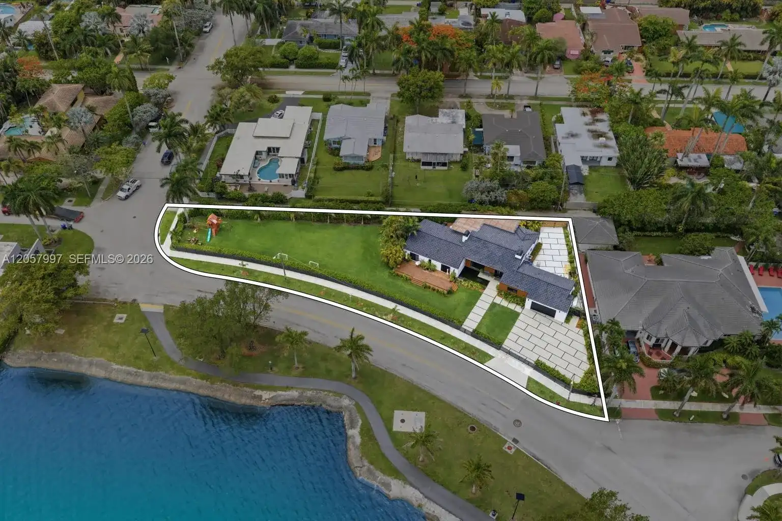 1204 S Northlake Dr, Hollywood FL 33019