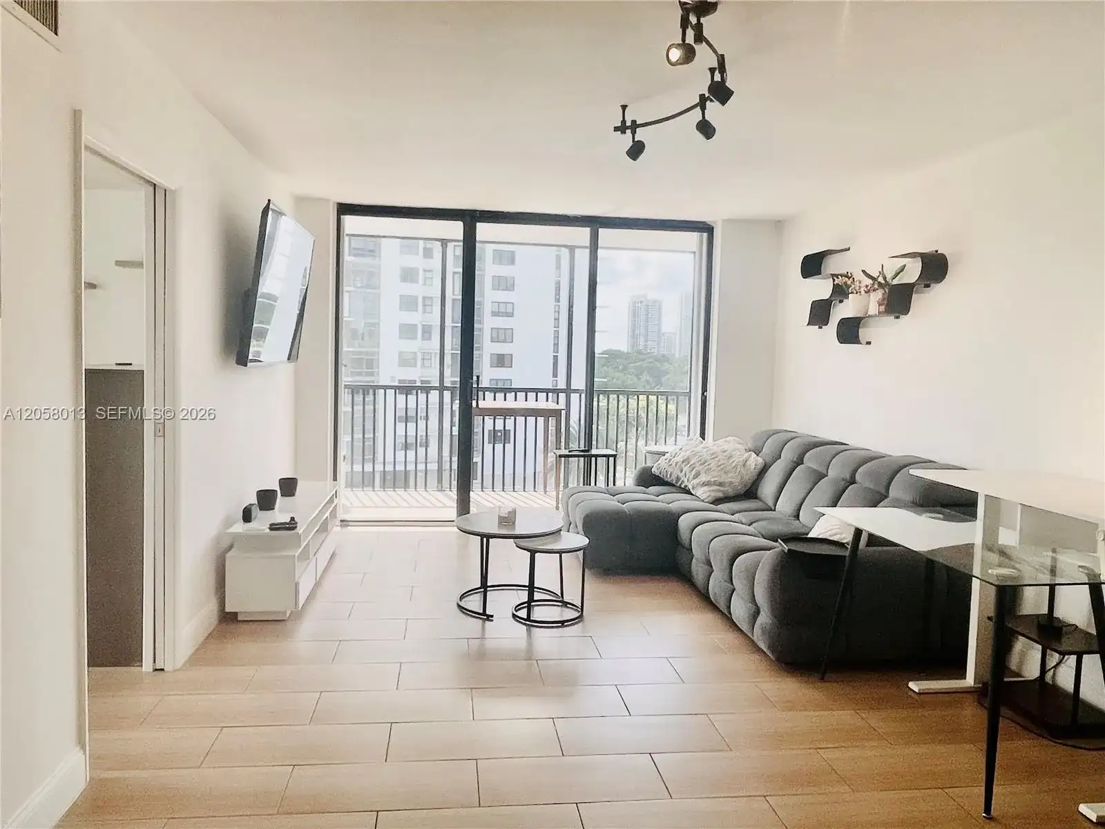 3301 N Country Club Dr # 712, Aventura FL 33180