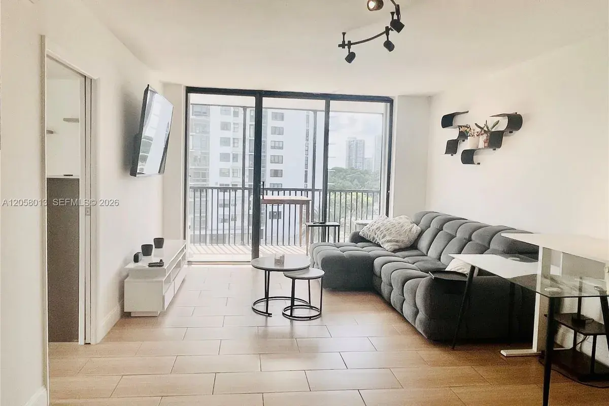 3301 N Country Club Dr # 712, Aventura FL 33180