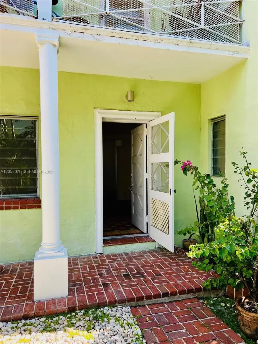 2830 Pine Tree Dr # 1, Miami Beach FL 33139 photo 2