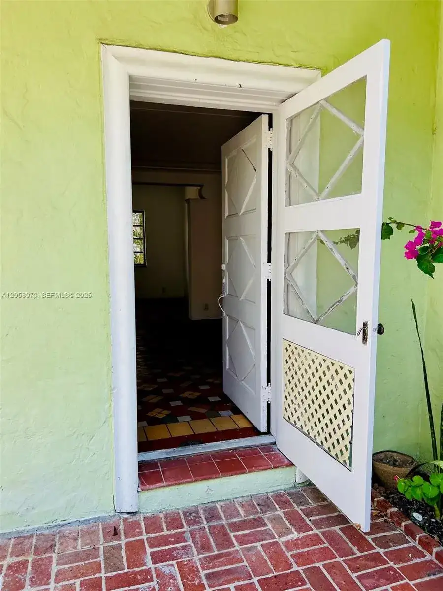 2830 Pine Tree Dr # 1, Miami Beach FL 33139 photo 3